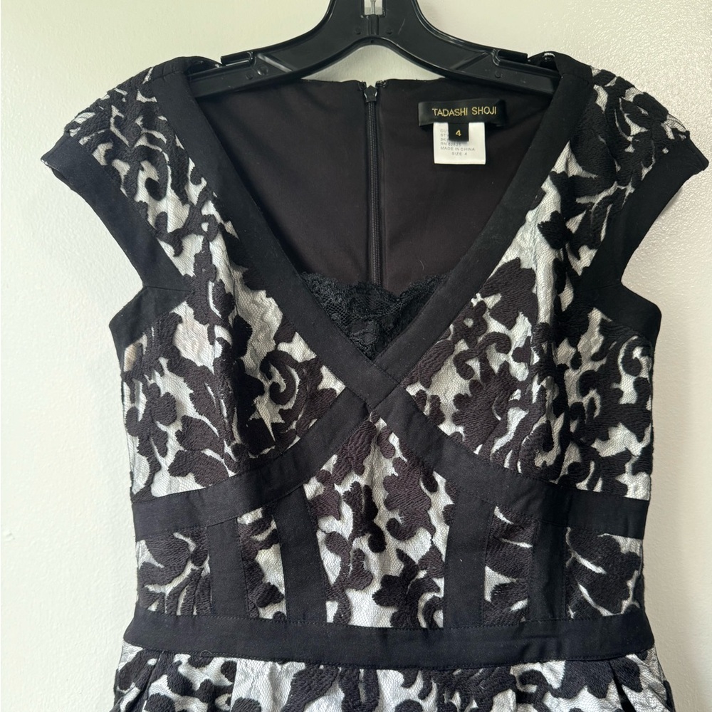 Tadashi Shoji Women’s Sleeveless Peplum Ruffle Floral Cocktail Dress Siz… - Picture 8 of 14